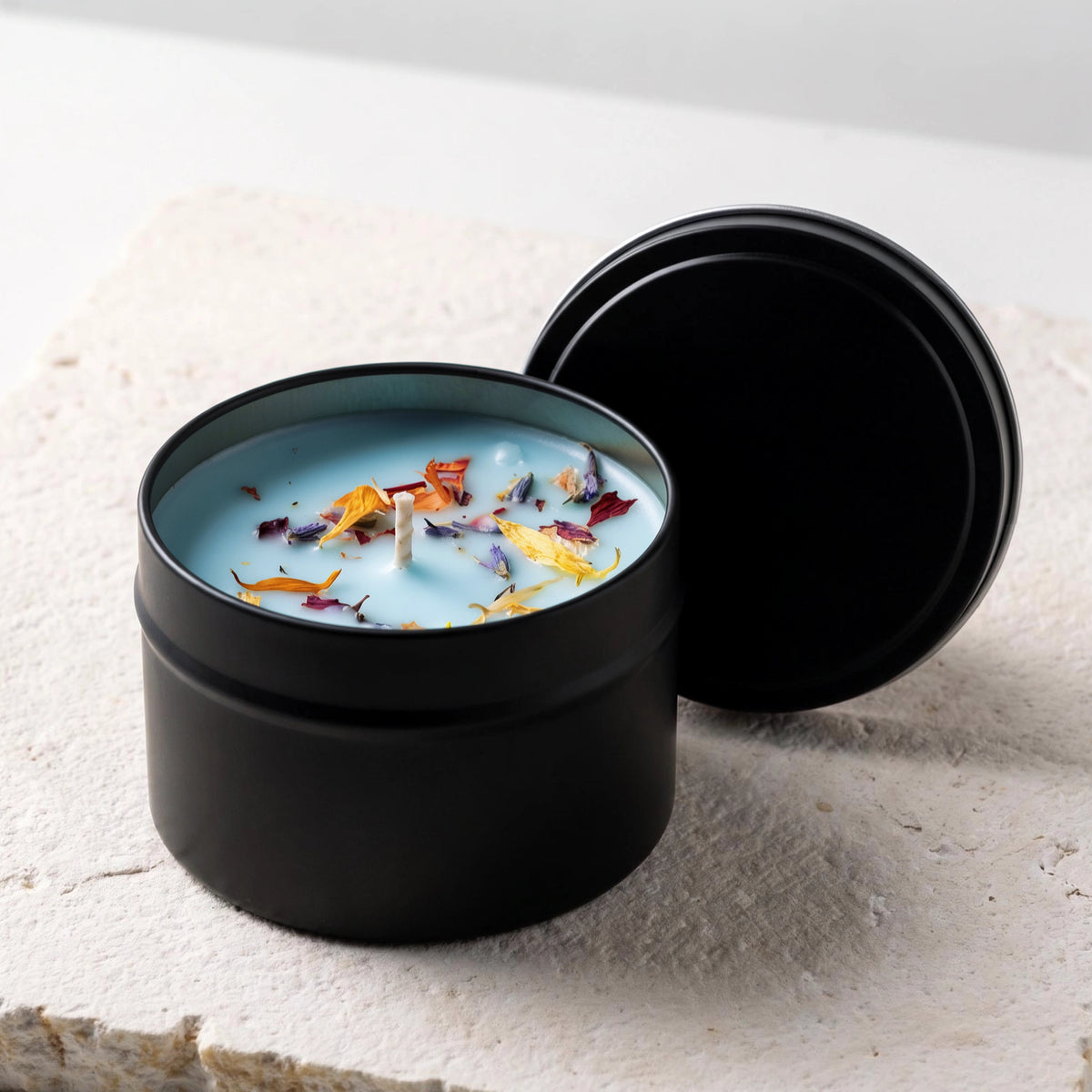 Bougie parfumée aux fleurs séchées – boîte en fer noir, 3,5 oz