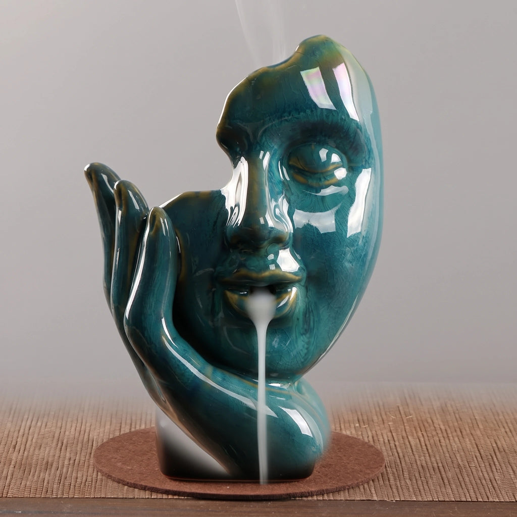 Détail de la céramique émaillée et du canal de fumée du brûle-encens