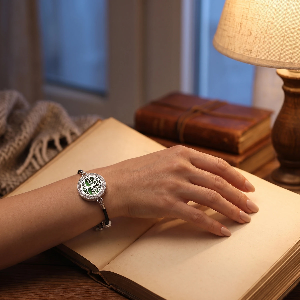Bracelet diffuseur porté pendant un moment de lecture