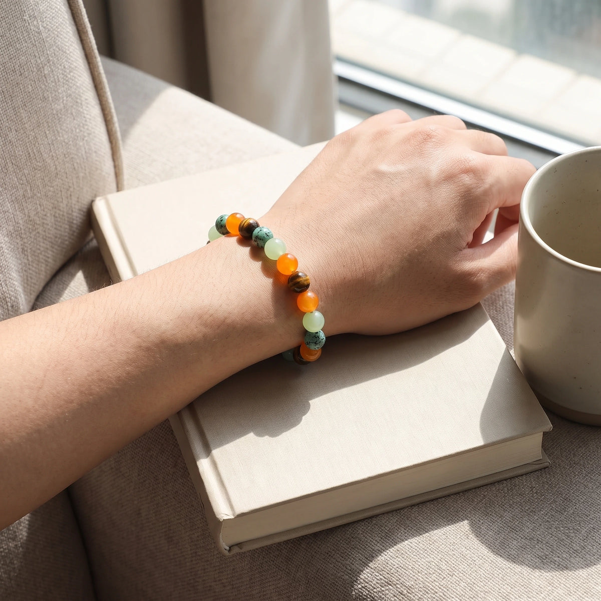 Elastisches Armband aus 8 mm Naturperlen – Anxiety — orange | Breez