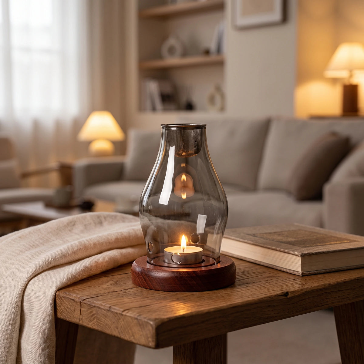 Brûle-parfum à bougie dans un salon chaleureux