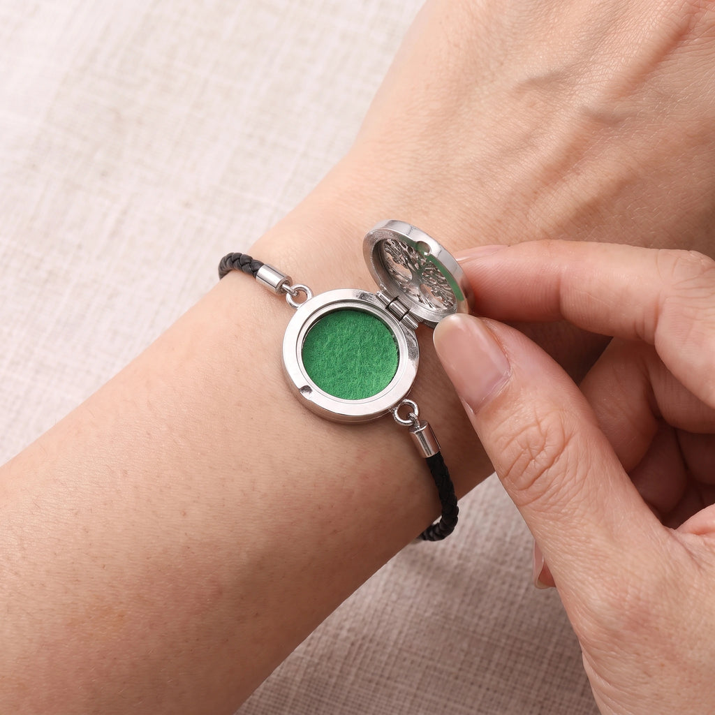 Médaillon ouvrant du bracelet diffuseur avec support feutre vert