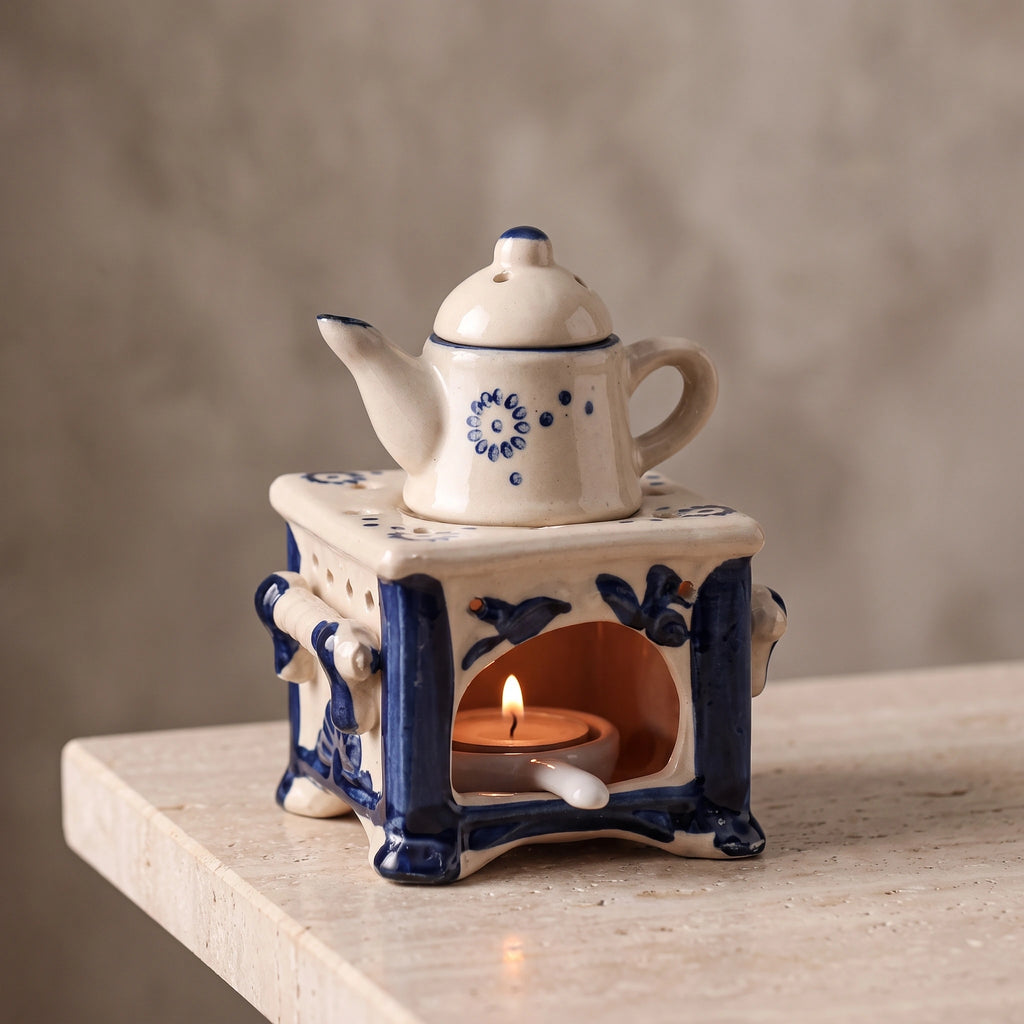 Brûle-parfum Théière Azur bleu cobalt et crème, vue héroïque